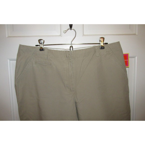 Isaac Mizrahi Women's Beige Mid-Rise Cotton Khaki Capri Pants Size 14 - Picture 2 of 8
